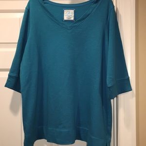 Beautiful Blue! 3/4 sleeve V neck top!!